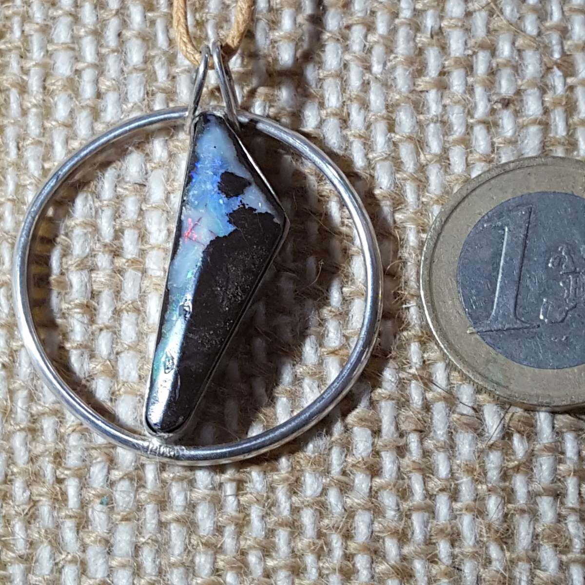 Opale boulder sertie dans un cercle... – Image 6