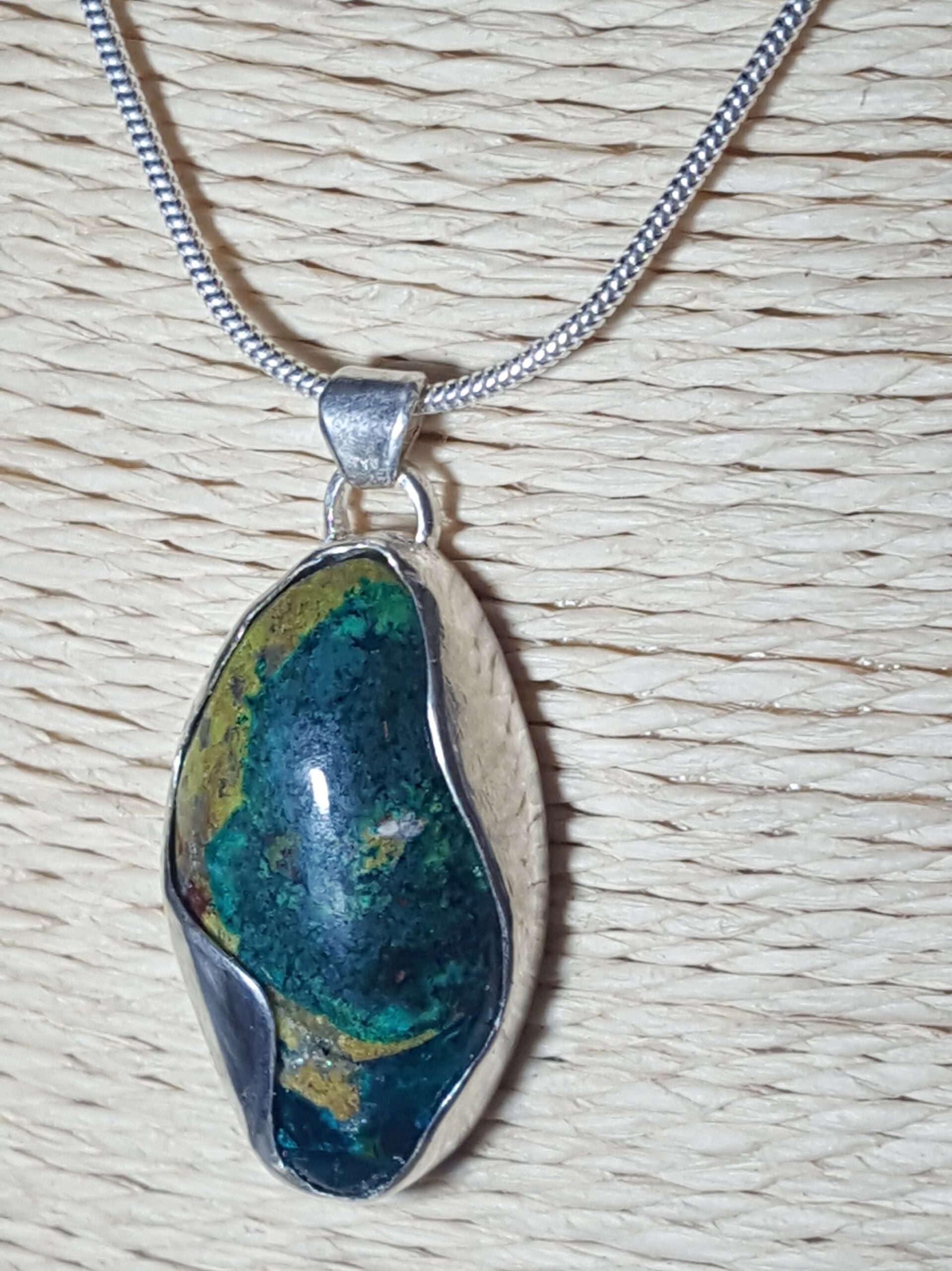 Pendentif dioptase serti argent 950 avec spirale au verso – Image 4