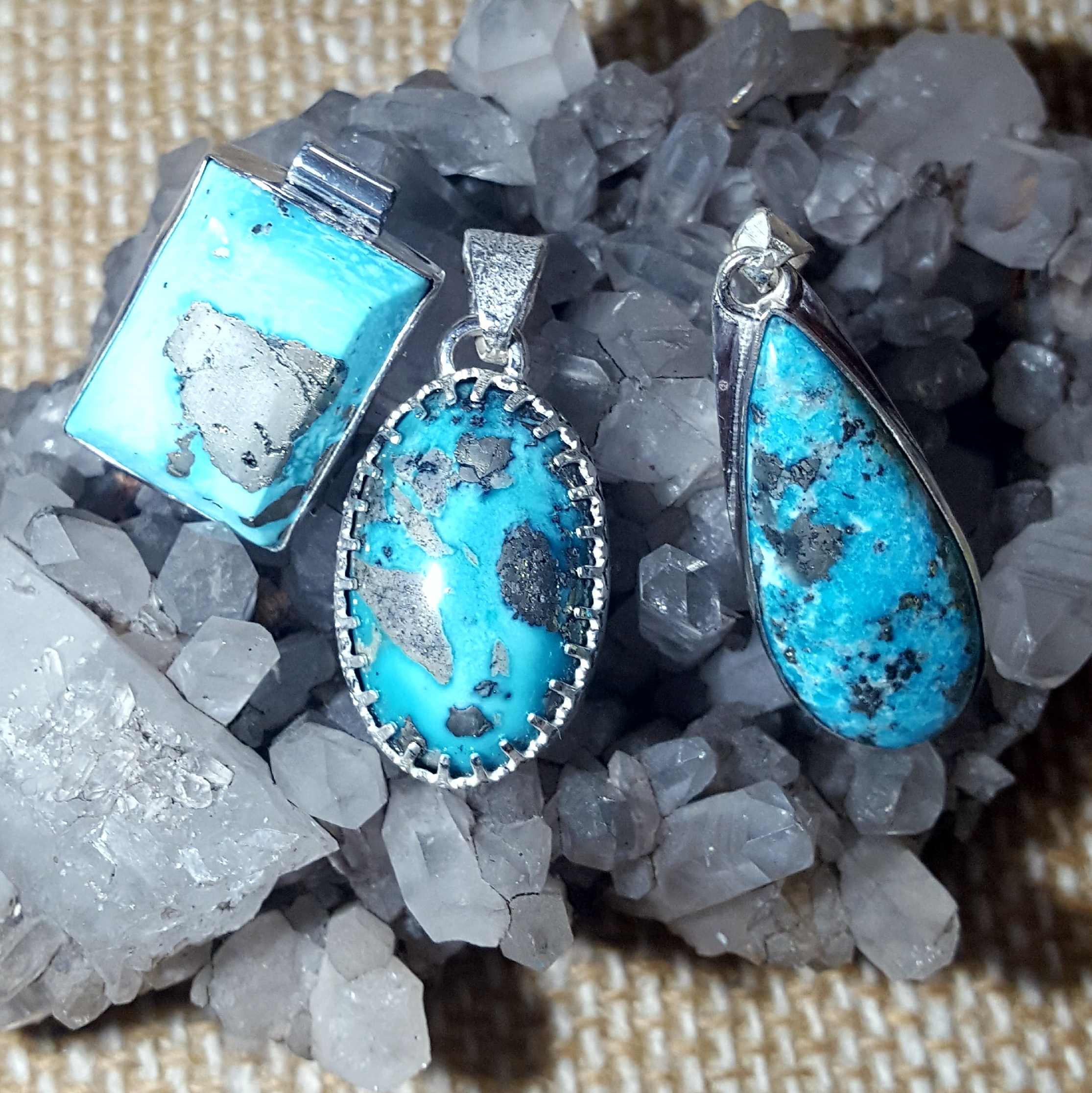 Pendentif turquoise Perse serti argent 950 repercé d'une tortue stylisée – Image 10