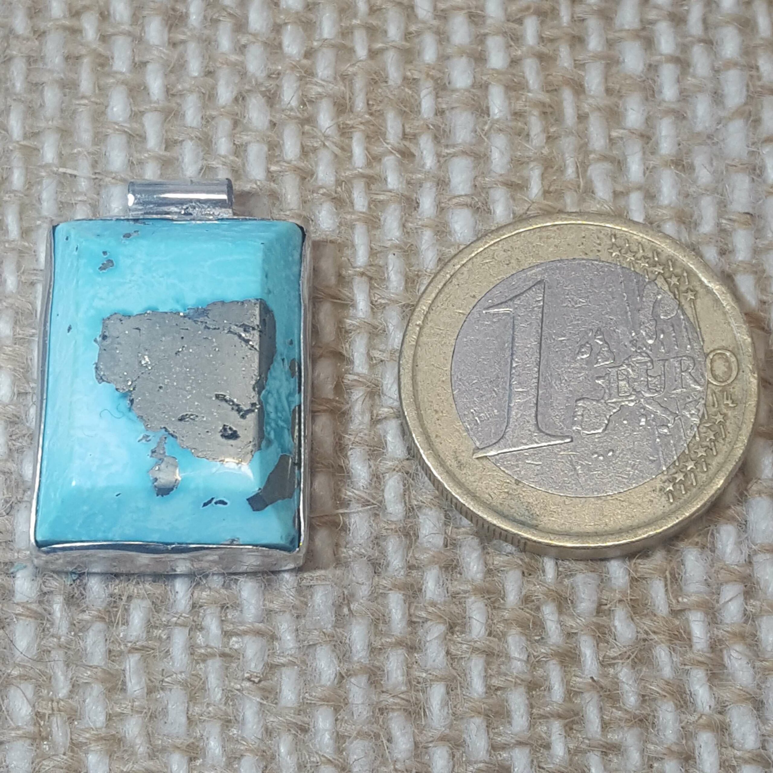 Pendentif turquoise Perse serti argent 950 repercé d'une tortue stylisée – Image 4