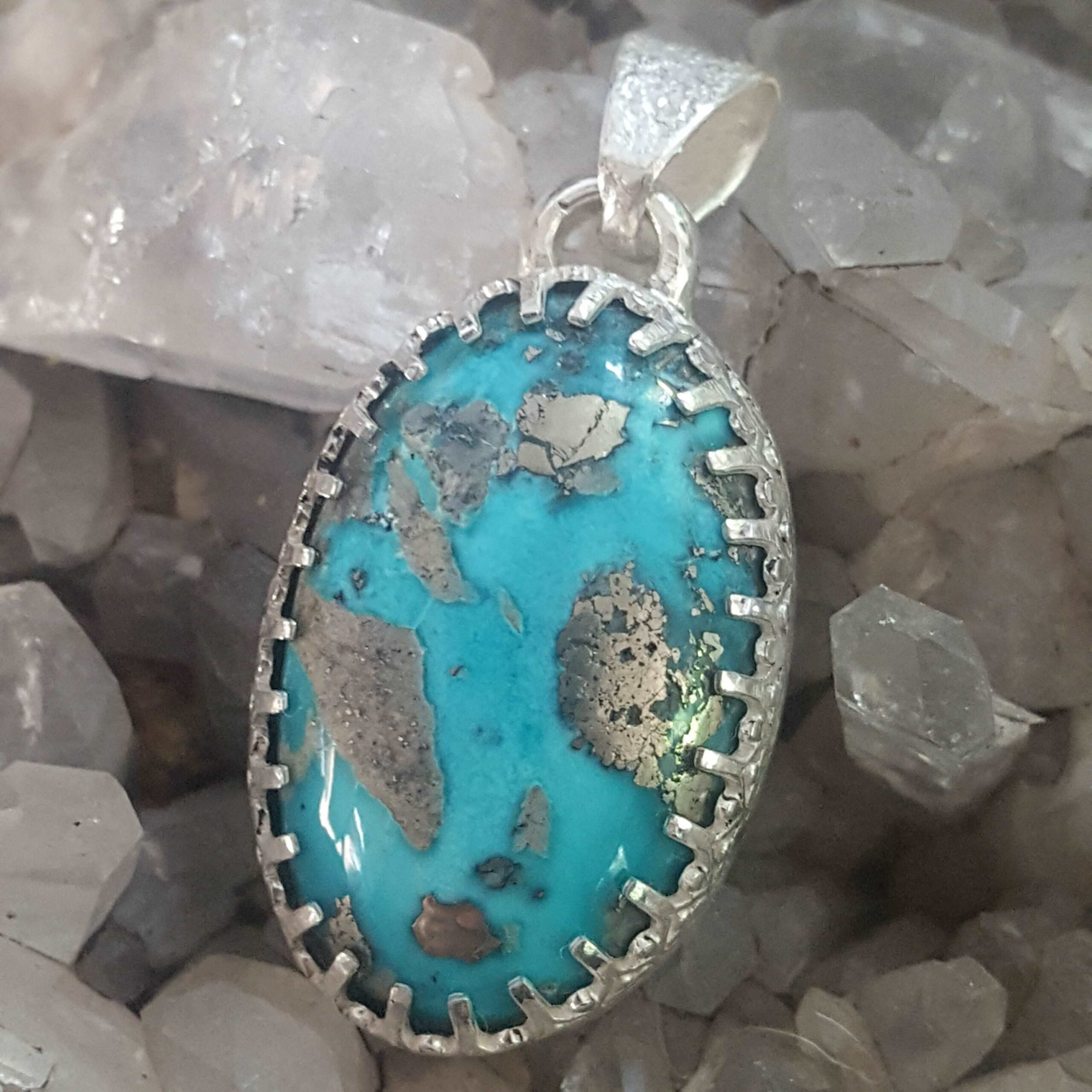Pendentif argent 950 avec turquoise Perse et repercé d'une tortue au verso