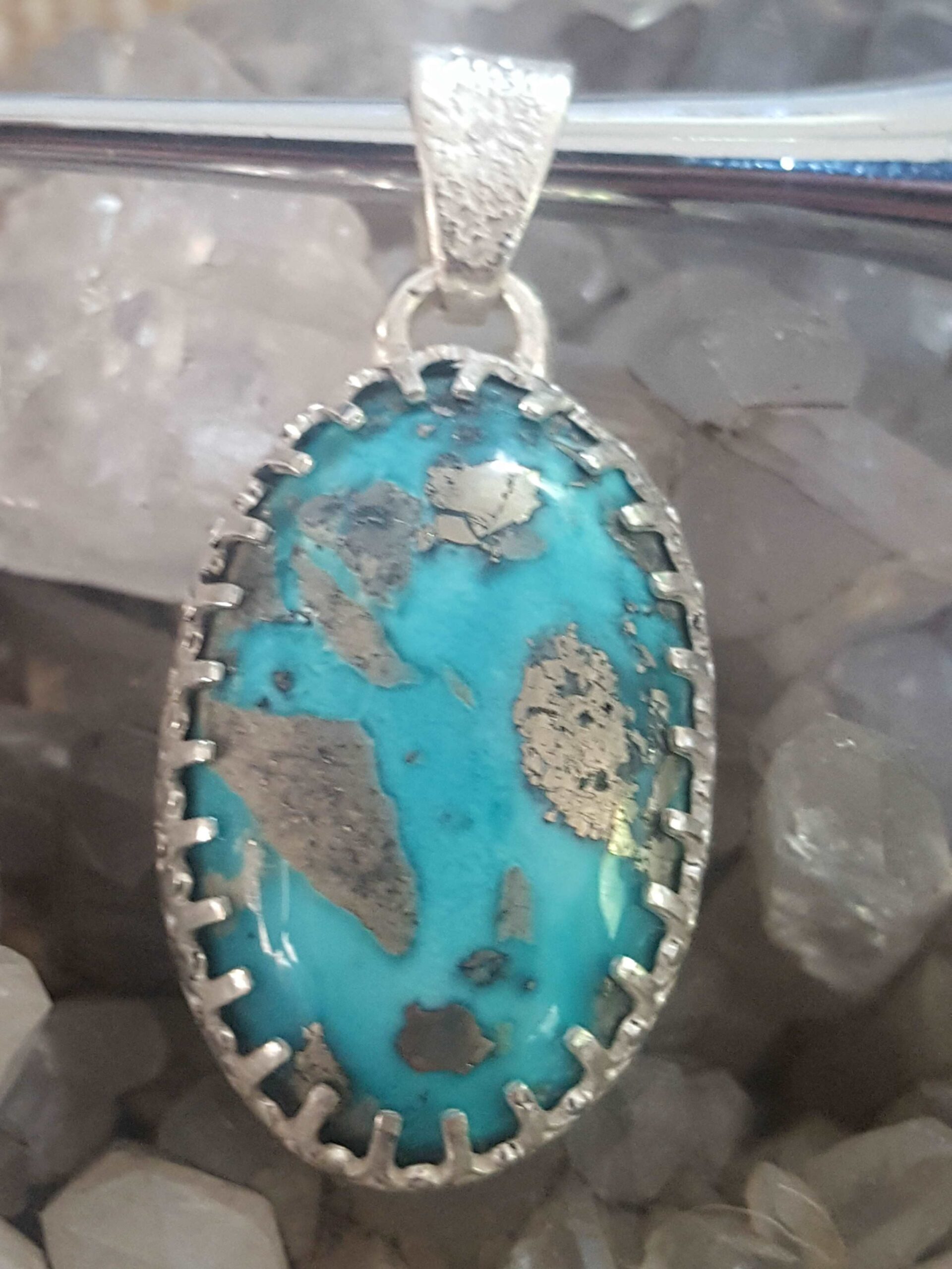 Pendentif argent 950 avec turquoise Perse et repercé d'une tortue au verso – Image 2