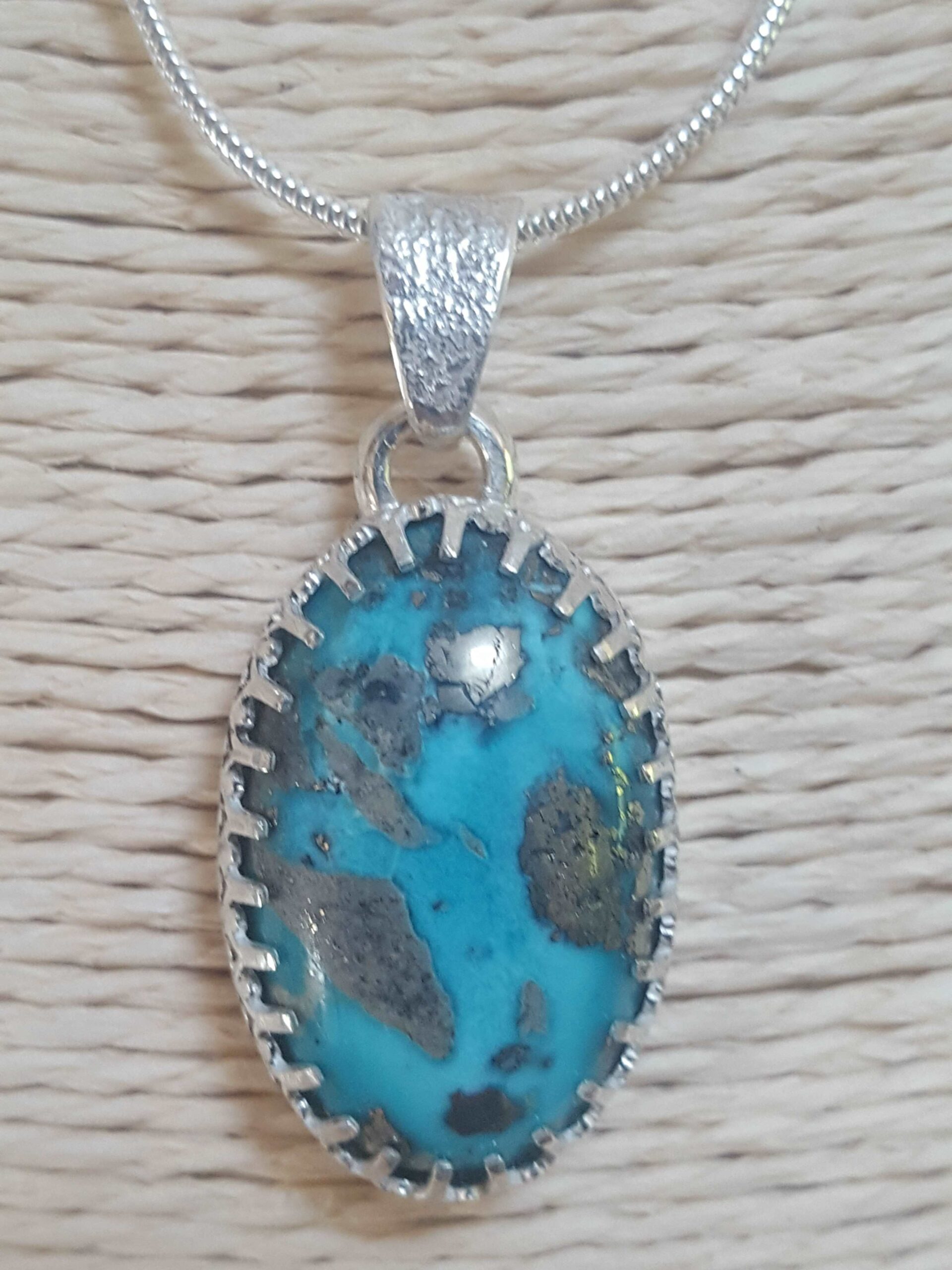 Pendentif argent 950 avec turquoise Perse et repercé d'une tortue au verso – Image 6