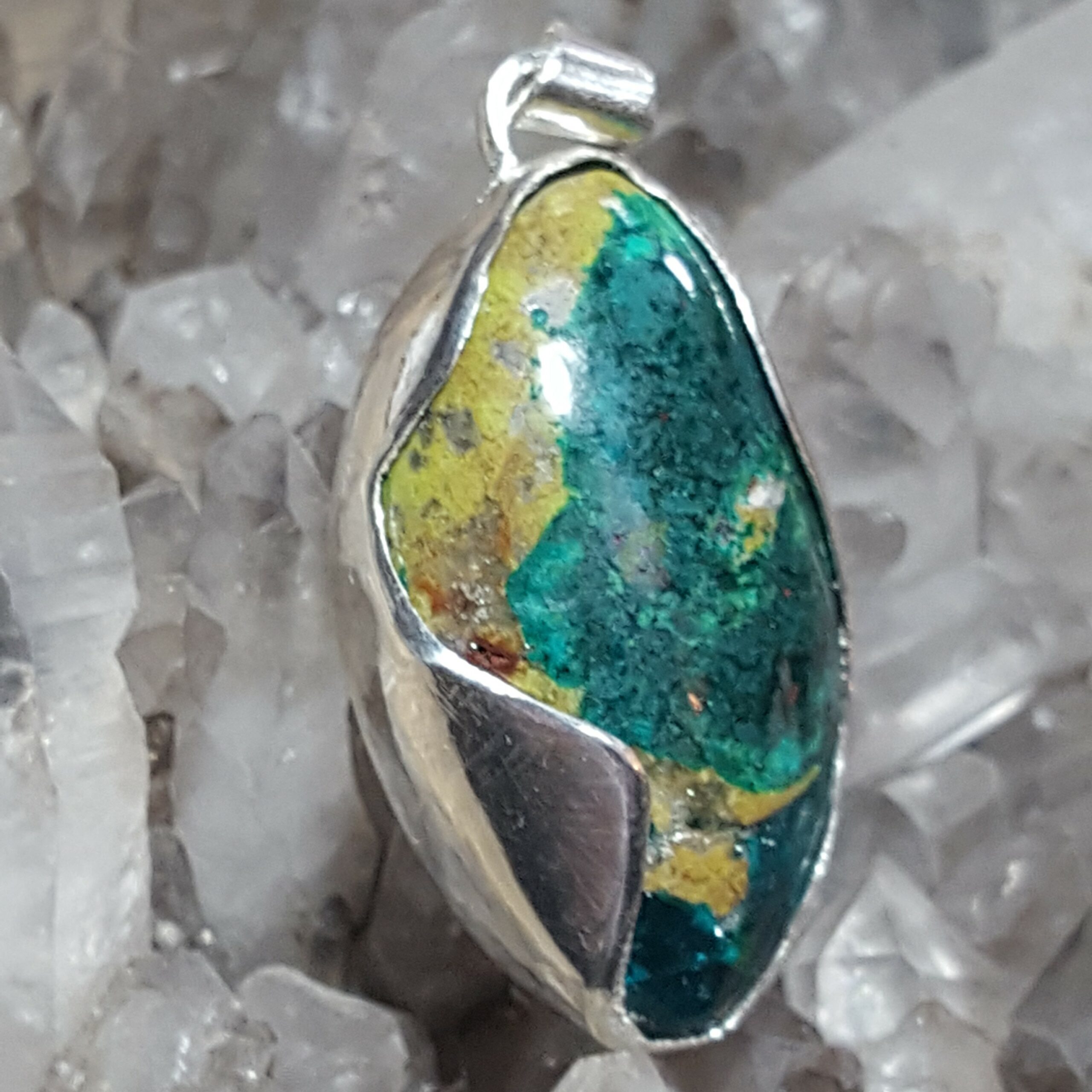 Pendentif dioptase serti argent 950 avec spirale au verso