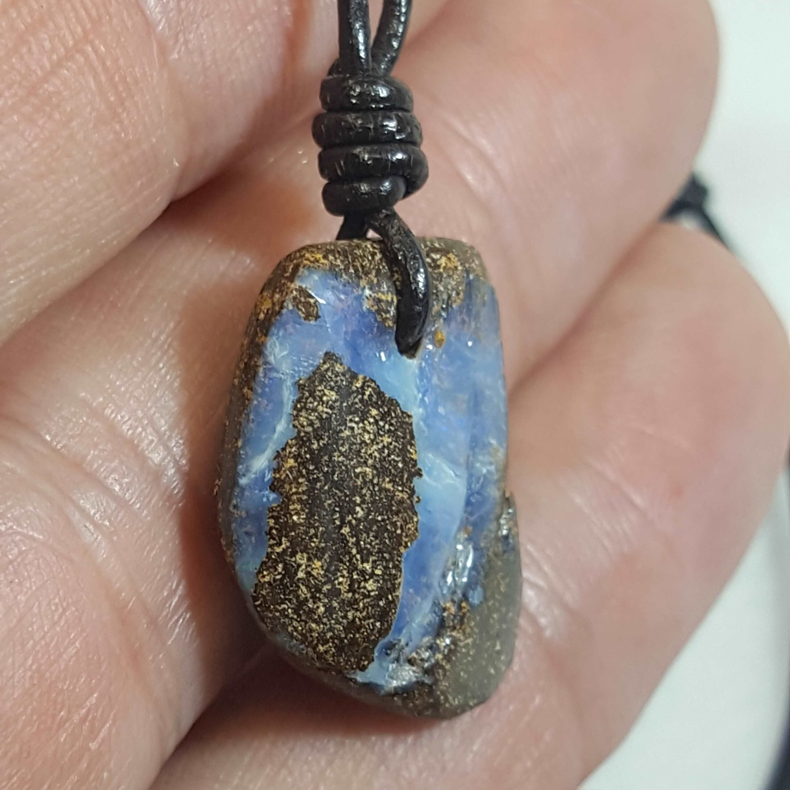 Pendentif opale boulder d'Australie monté sur cordon cuir ajustable (m=2,7g) – Image 5